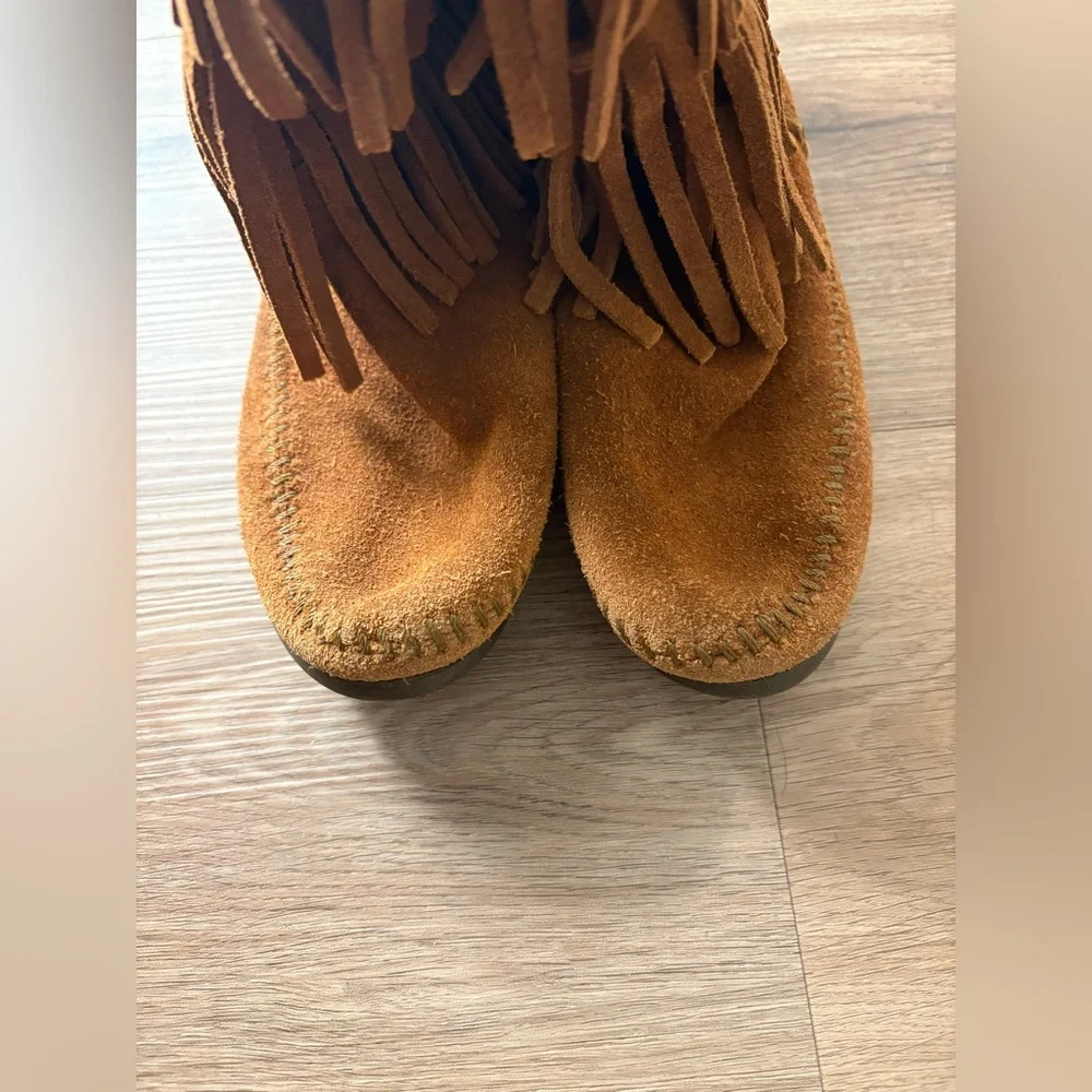 Minnetonka fringe boots - Picture 3 of 5
